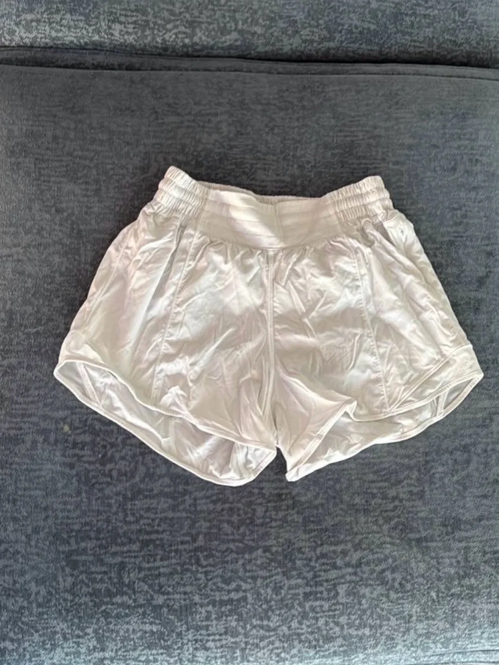 lululemon athletica Hotty Hot High-Rise 4” Shorts⭐️ Size 6⭐️ Used-like new ⭐️
